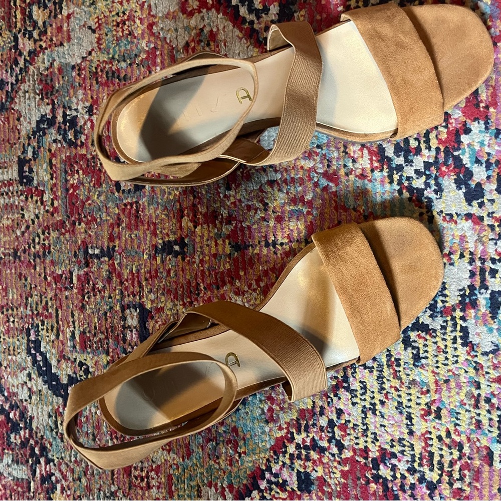 Unisa Women’s Tan Sandals